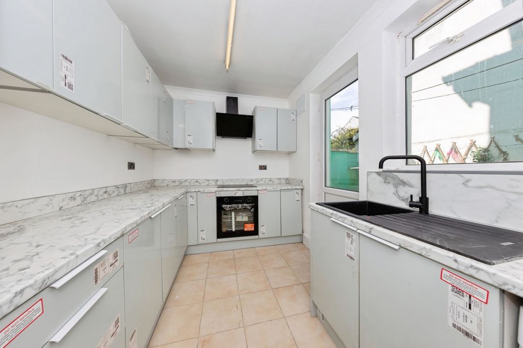 Property photo 2 of 21 Pbox-Img.Jpg