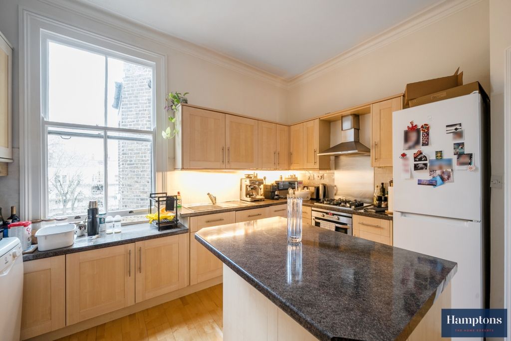 Property photo 2 of 12 769659Bf-894E-4F7...