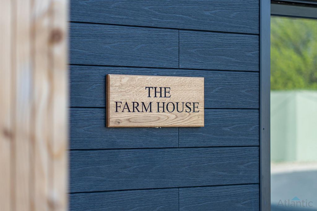 Property photo 3 of 32 Gallery