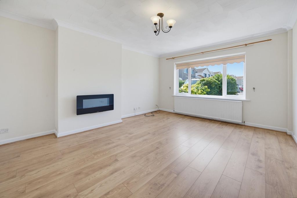 Property photo 3 of 31