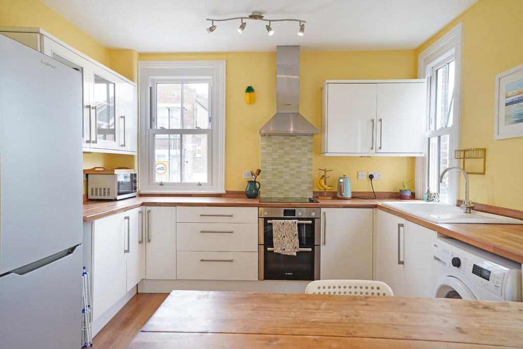 Property photo 2 of 17 Kitchen.Jpg