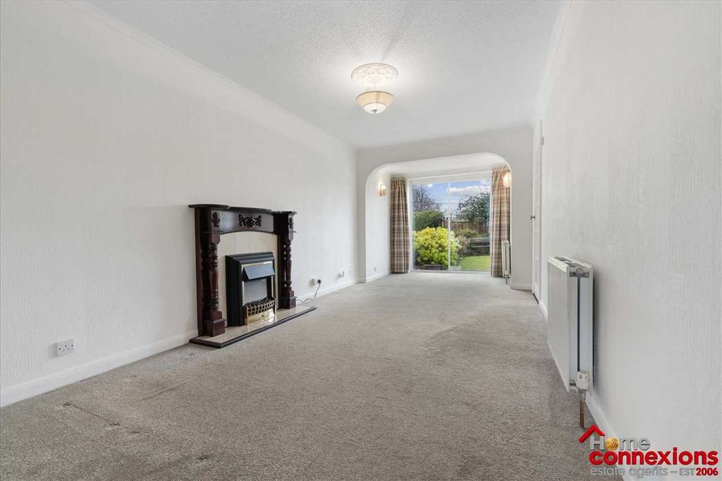 Property photo 3 of 18 Lounge Dining (1)