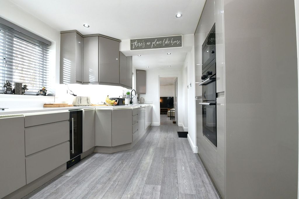 Property photo 1 of 27