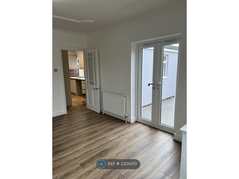 Property photo 3 of 11 Living Room