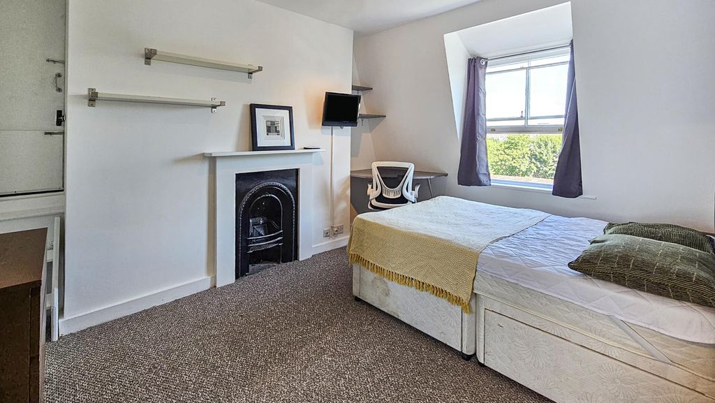 Property photo 1 of 11 Bedroom