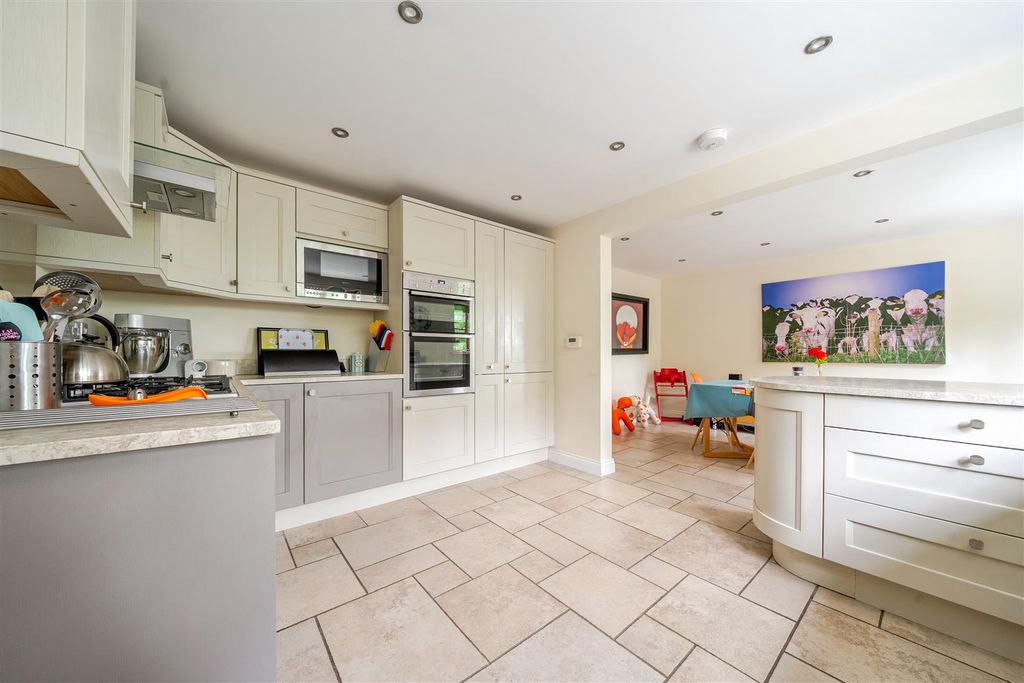 Property photo 3 of 18 1482143-17-6A42Ae2F4c4c9.Jpg