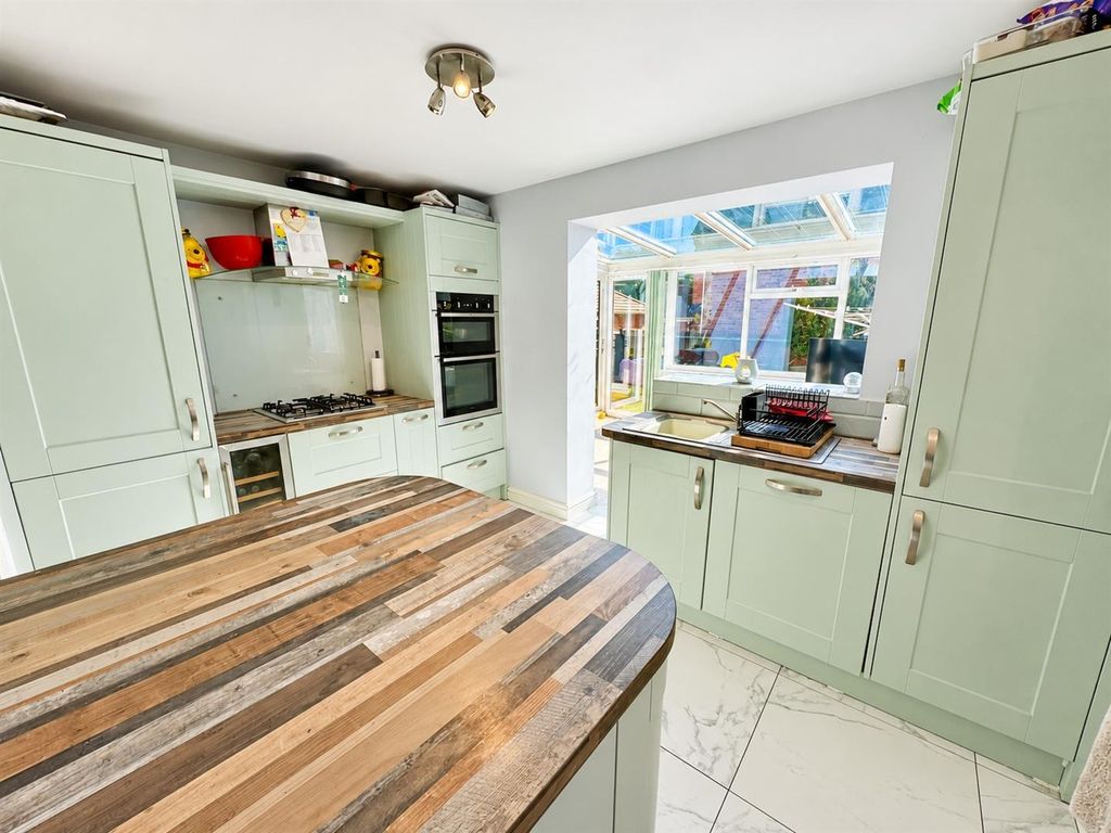 Property photo 3 of 13 Kitchen 2.Jpg