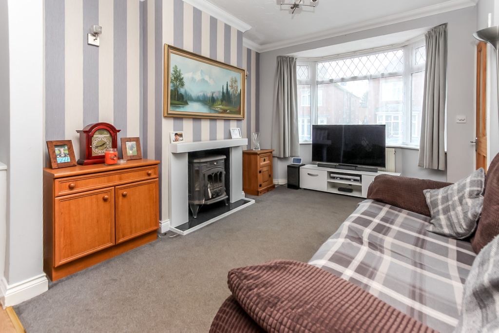 Property photo 2 of 8 Lounge