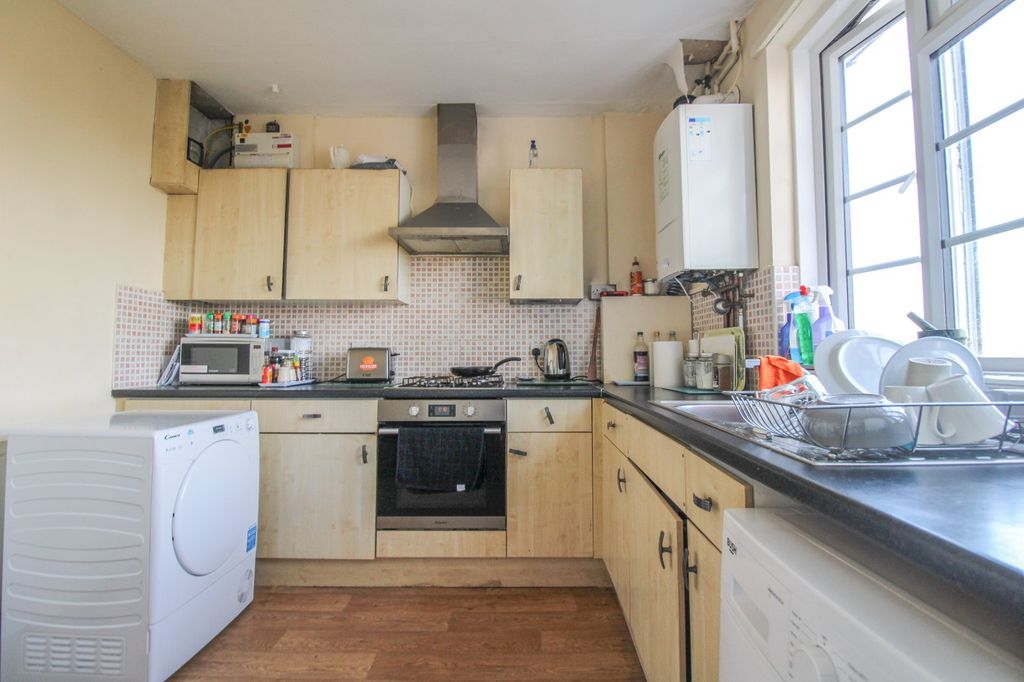 Property photo 3 of 8 Picture No. 01