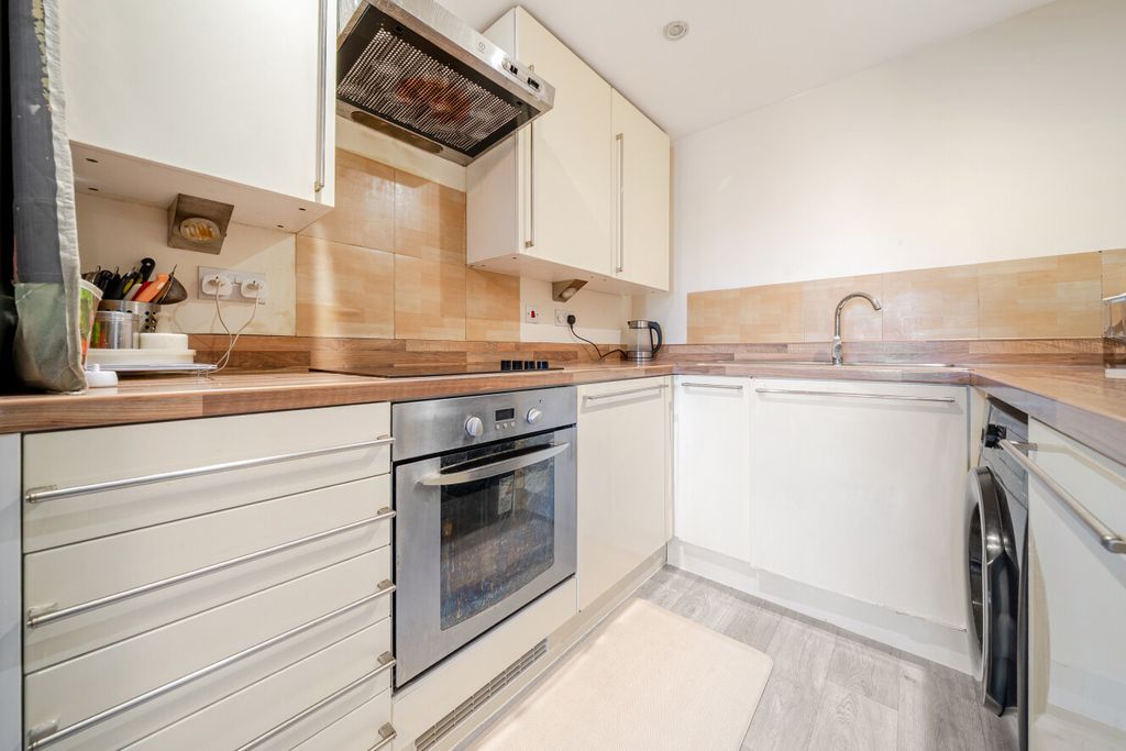 Property photo 3 of 7 1419330-4-699dc4E...