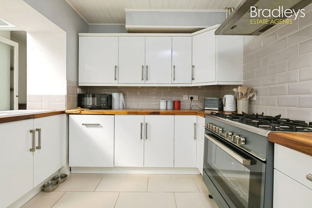 Property photo 3 of 18 Pbox-Img.Jpg