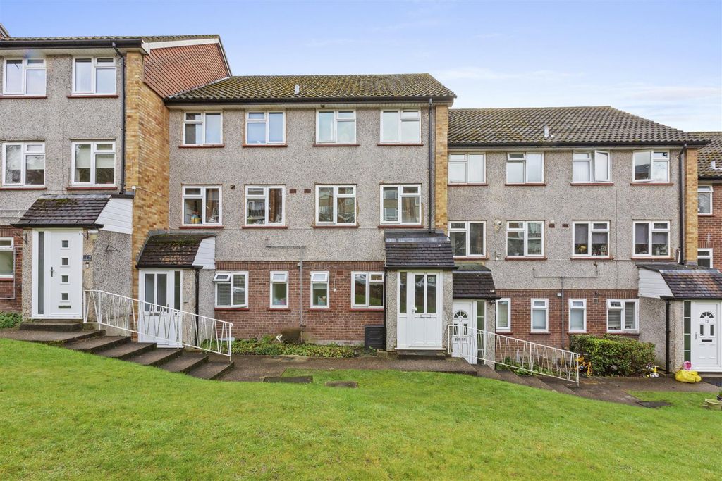 Property photo 1 of 9 Front Aspect