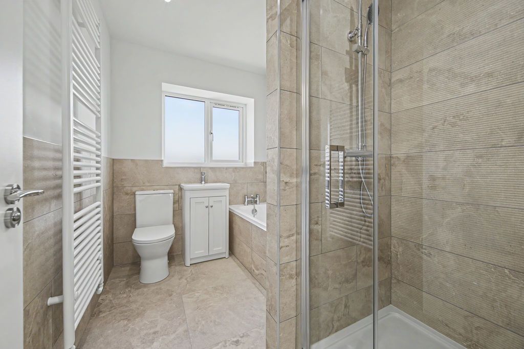 Property photo 3 of 31 Bathroom