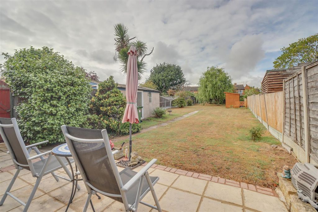 Property photo 2 of 18 80 Deirdre Avenue-14.Jpg