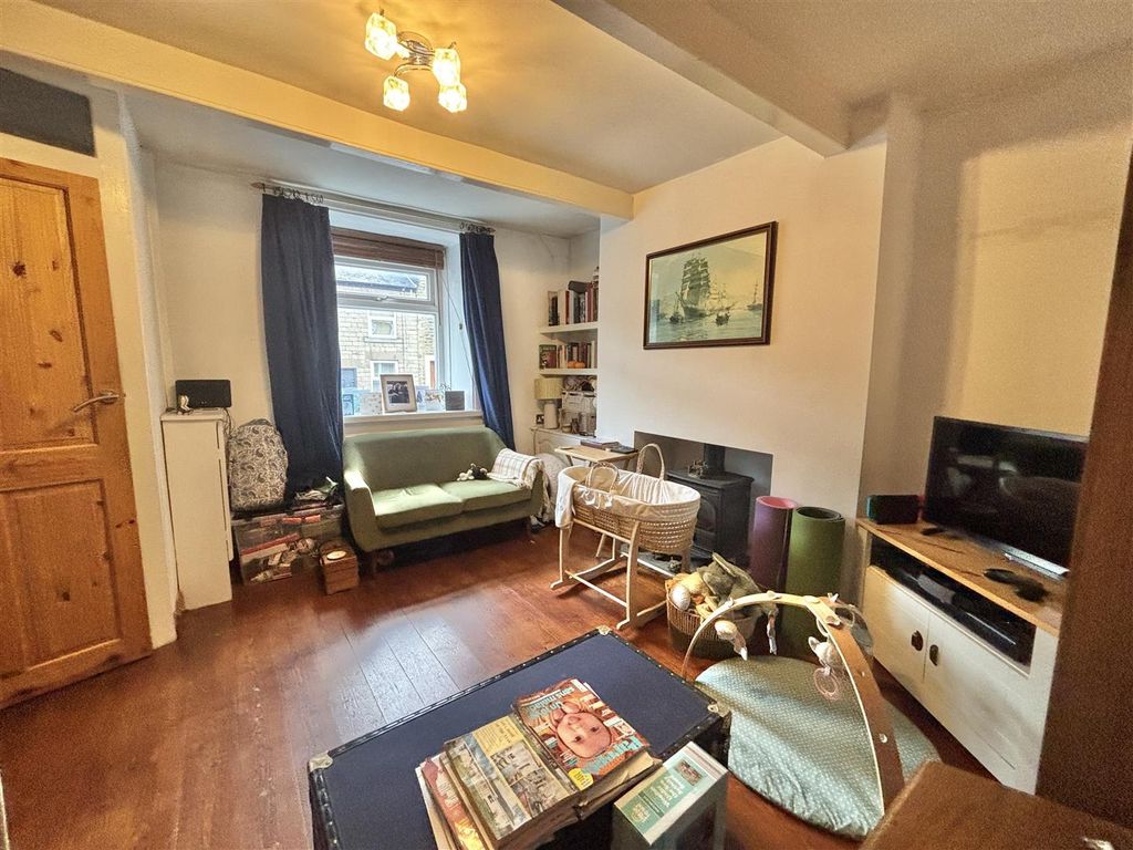 Property photo 2 of 11 Lounge