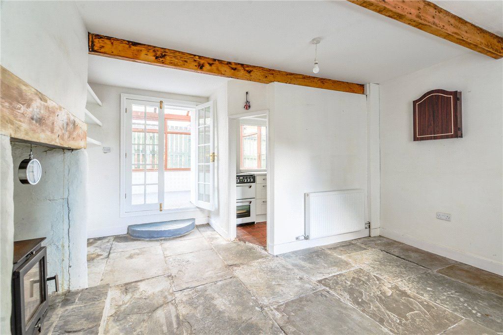 Property photo 2 of 18 Lounge