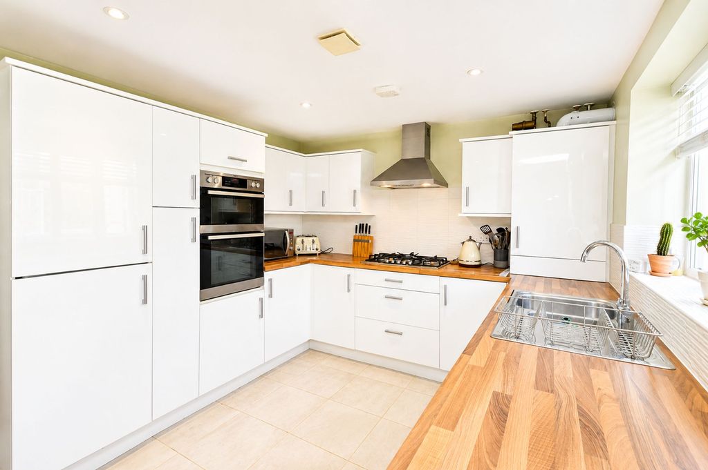 Property photo 3 of 16 Kitchen Diner