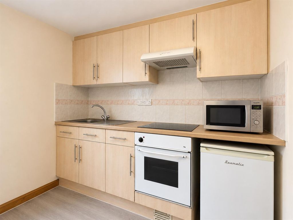 Property photo 3 of 5 Kitchen