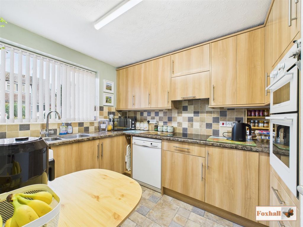 Property photo 2 of 27 Kitchen / Breakfast Room