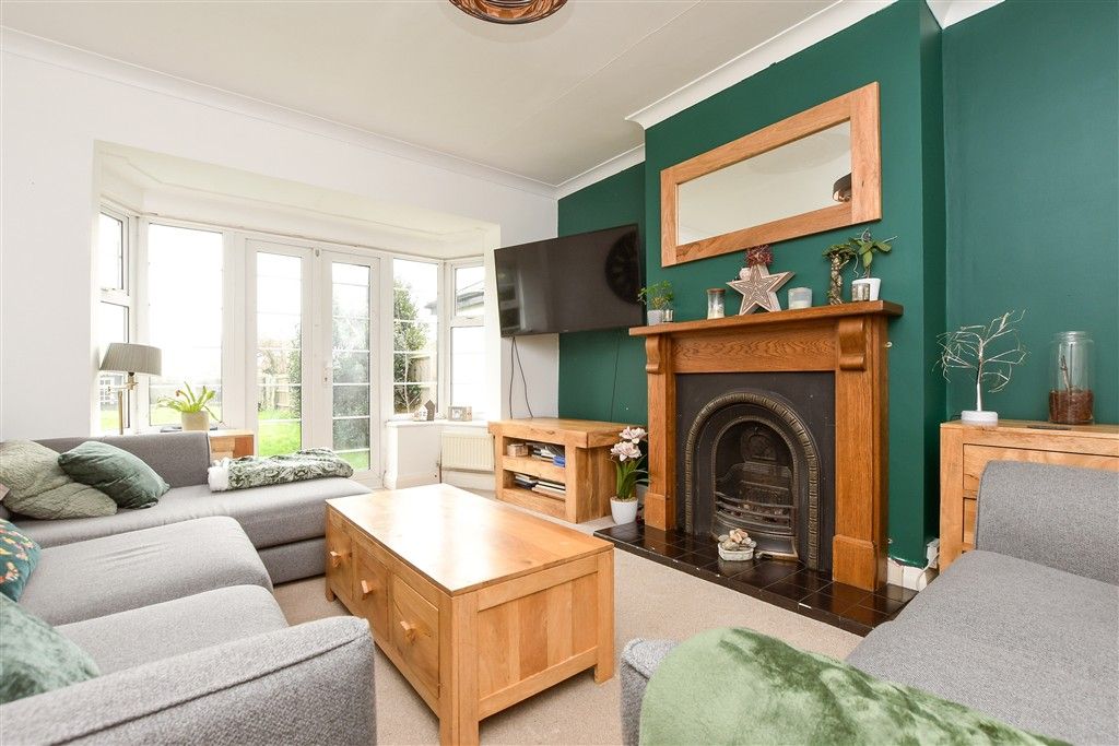 Property photo 1 of 11 Lounge