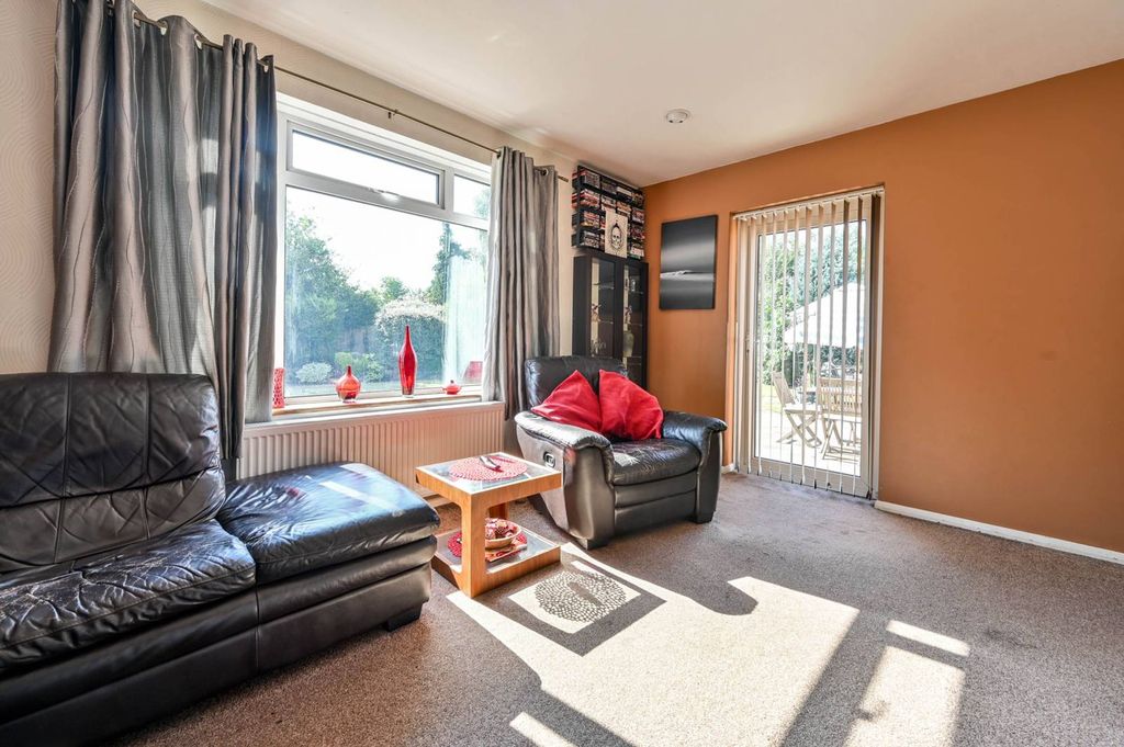 Property photo 3 of 33