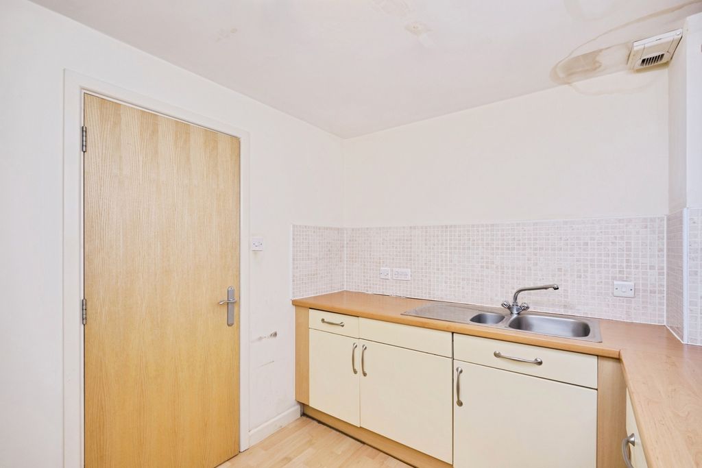 Property photo 3 of 17 Photo