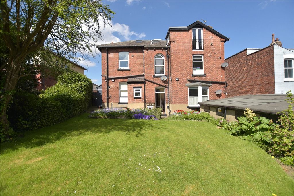 Property photo 3 of 34 Picture No. 08