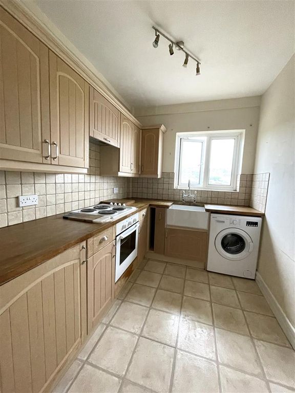 Property photo 3 of 14 Kitchen.Jpg