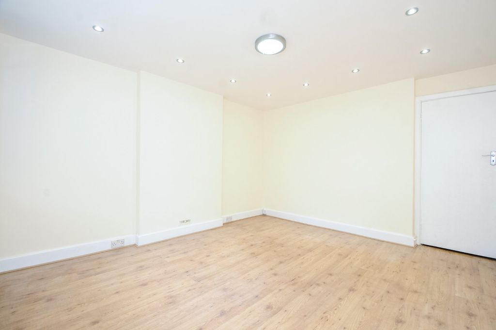 Property photo 2 of 6 Picture No. 08