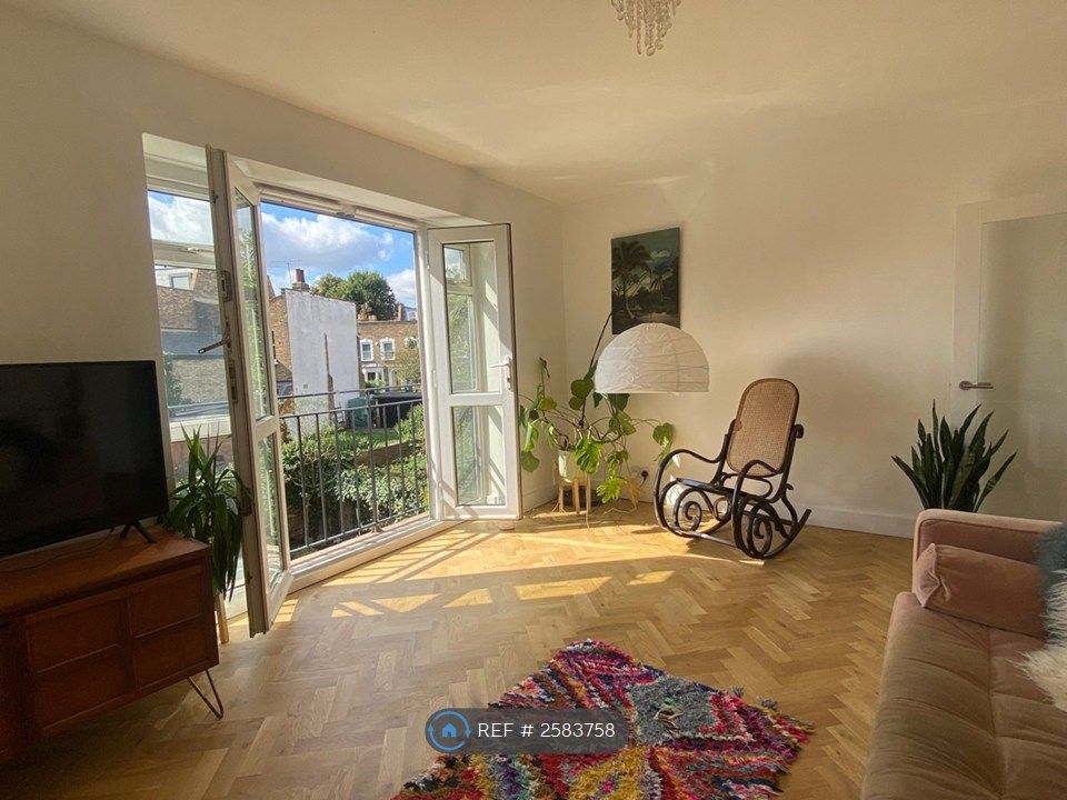 Property photo 3 of 19 Living Room