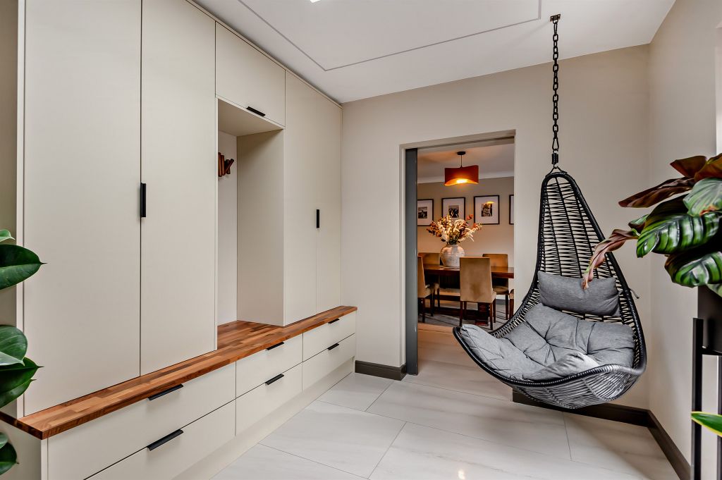 Property photo 2 of 25