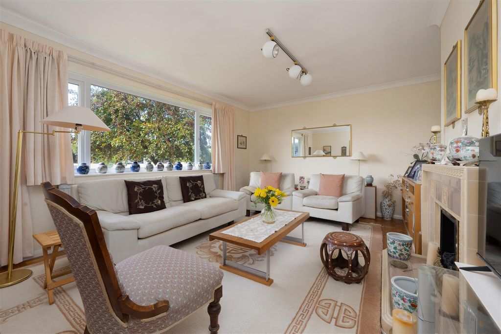 Property photo 2 of 22 Fair Lawn, Chestfield, Whitstable