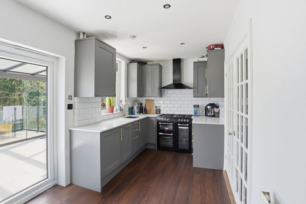 Property photo 2 of 14 10