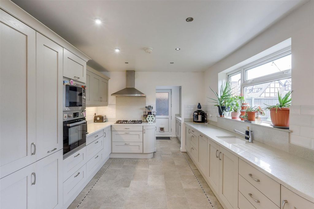 Property photo 2 of 27