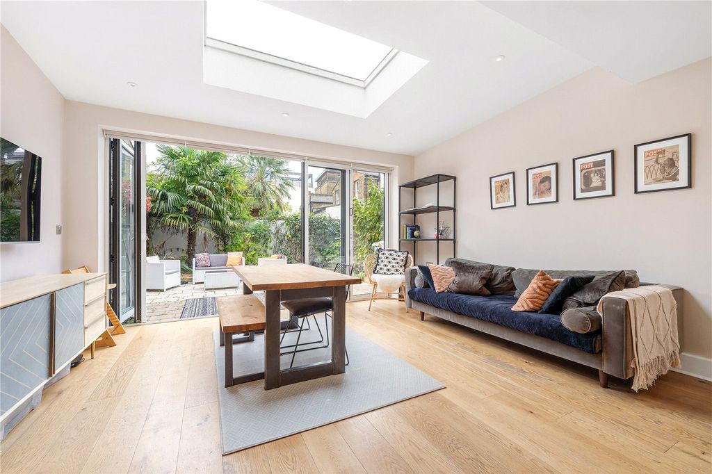 Property photo 2 of 17 Reception