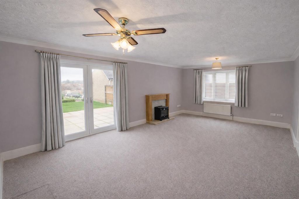 Property photo 3 of 19 Image