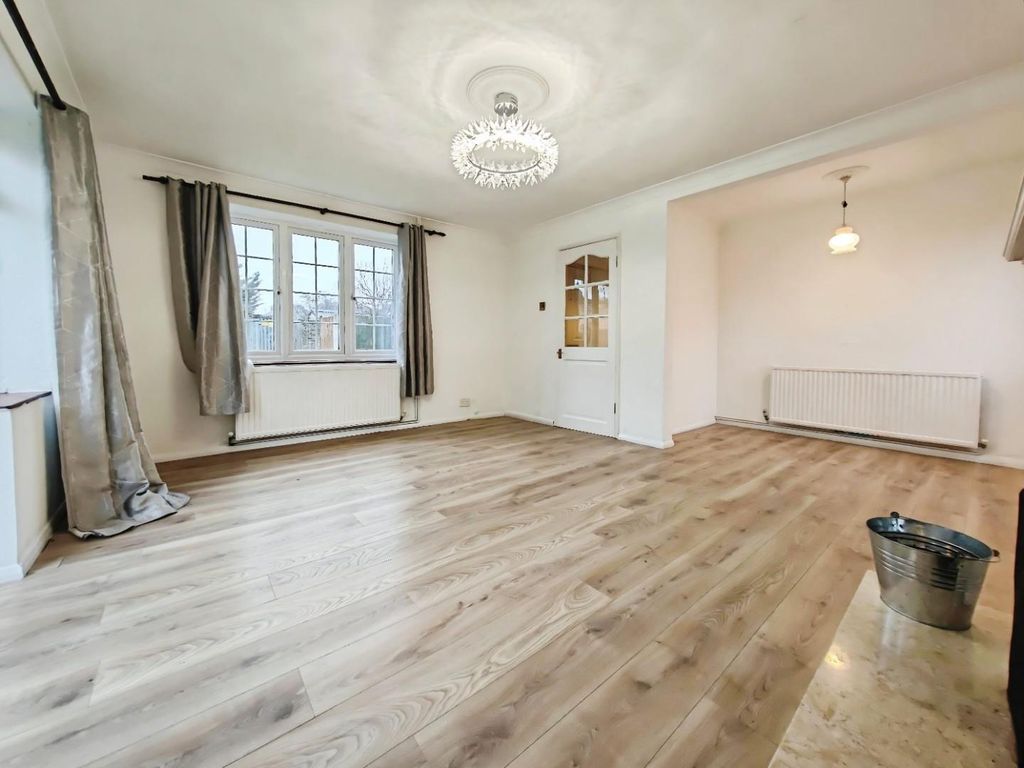 Property photo 2 of 15 7F860Fb8-1000003728.Jpg