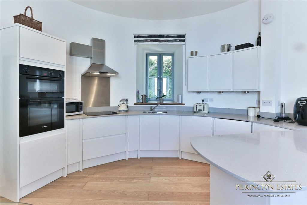 Property photo 2 of 21 4363852