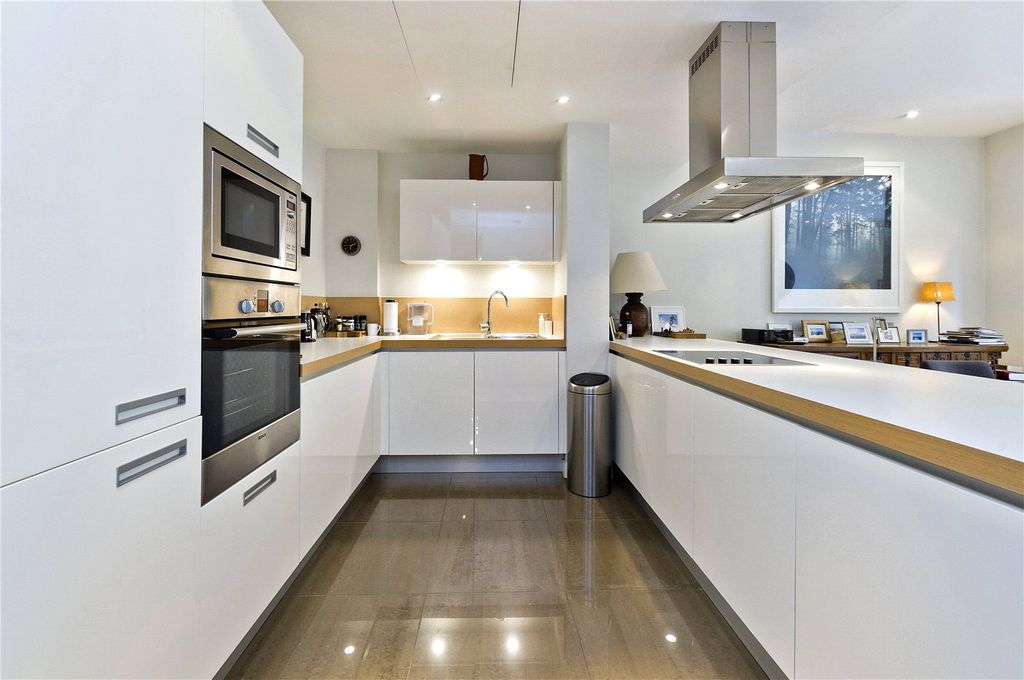 Property photo 2 of 11 Kitchen