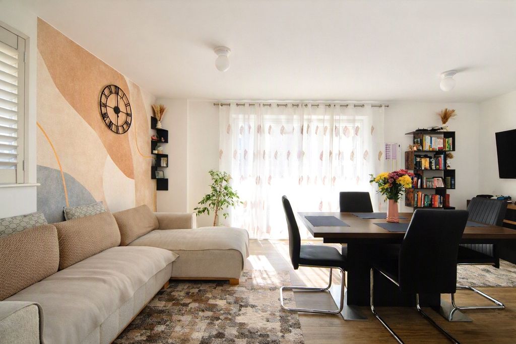 Property photo 3 of 19 Picture No. 05