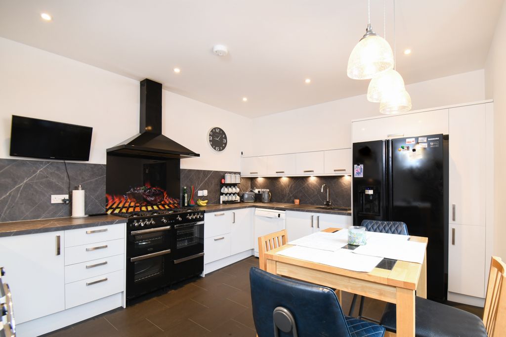 Property photo 2 of 23 Dining Kitchen