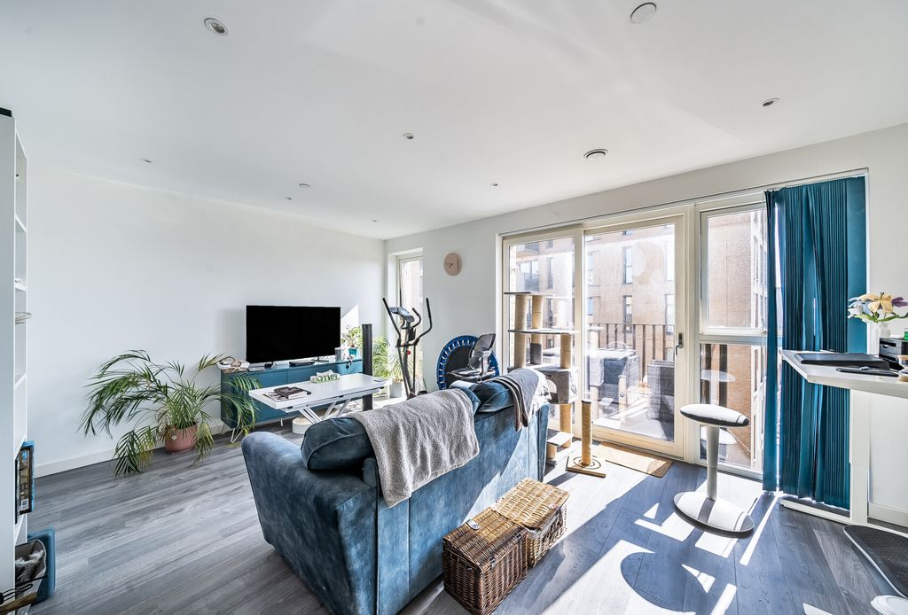 Property photo 1 of 9 1318454-14-686d61...