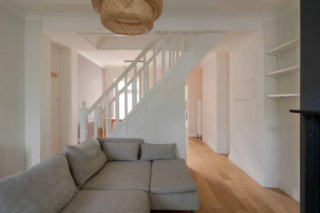 Property photo 2 of 25