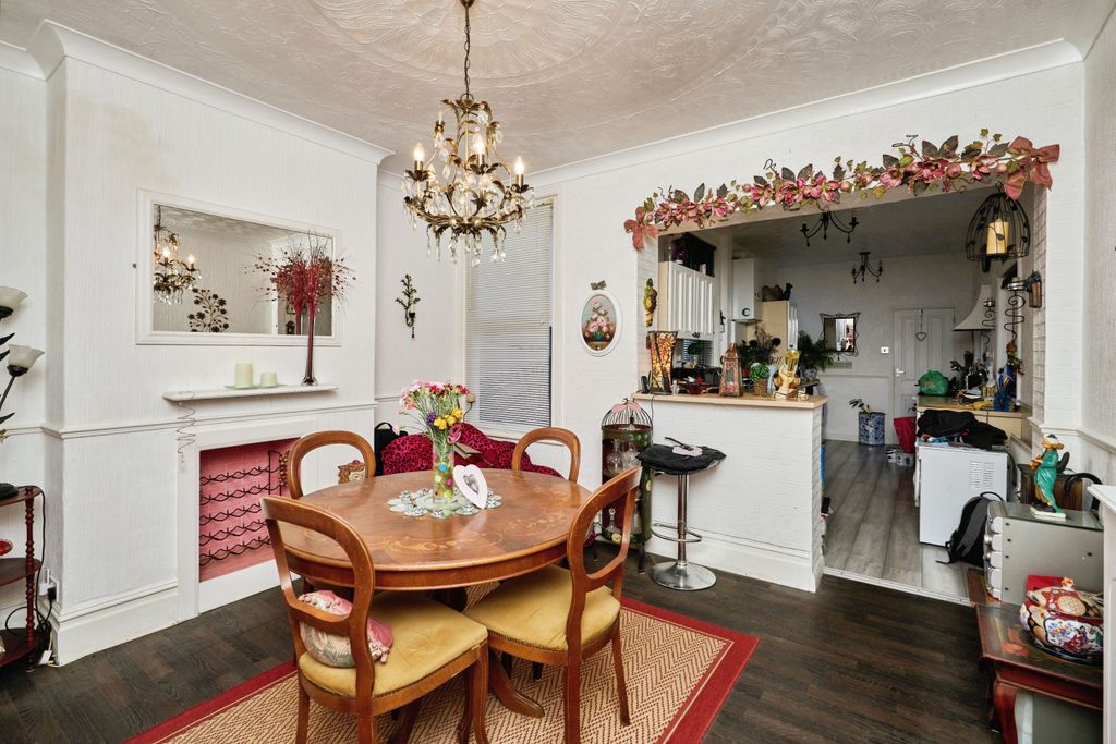 Property photo 3 of 12 Kitchen/Diner