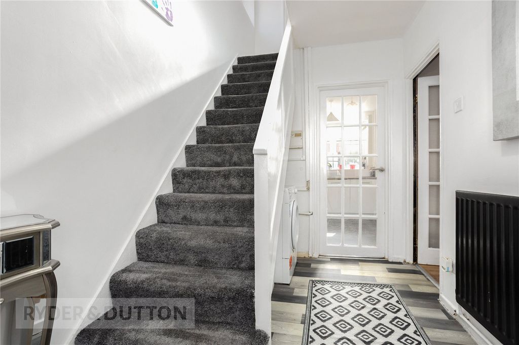 Property photo 2 of 23 Hallway