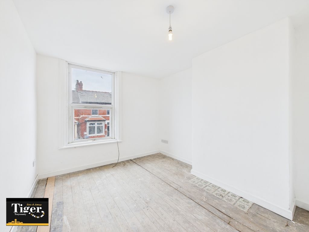 Property photo 2 of 9 Cam03440G0-Pr0276-Still002