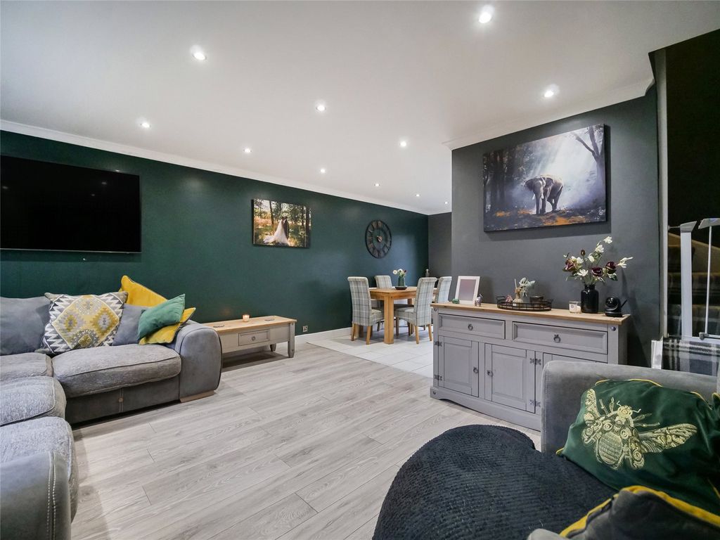 Property photo 3 of 18 Living Room