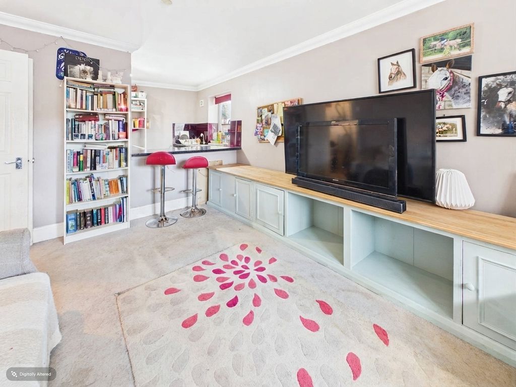 Property photo 1 of 8 Living Room