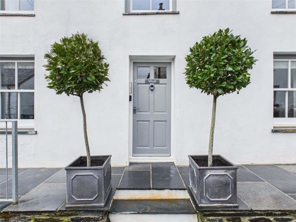 Property photo 2 of 29 Picture No. 10