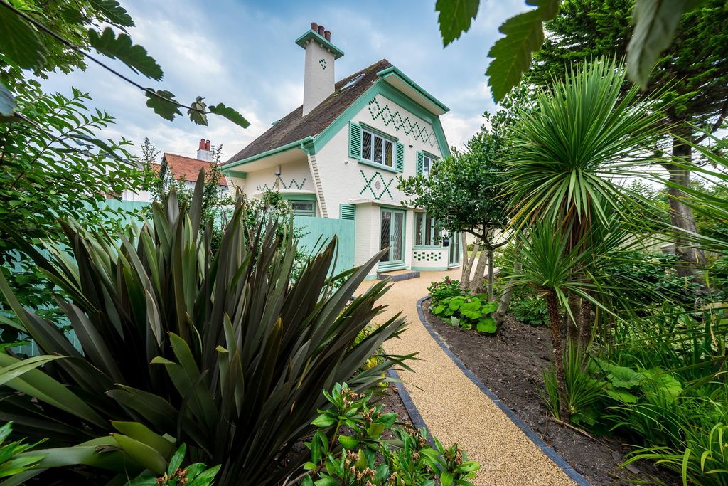 Property photo 3 of 33